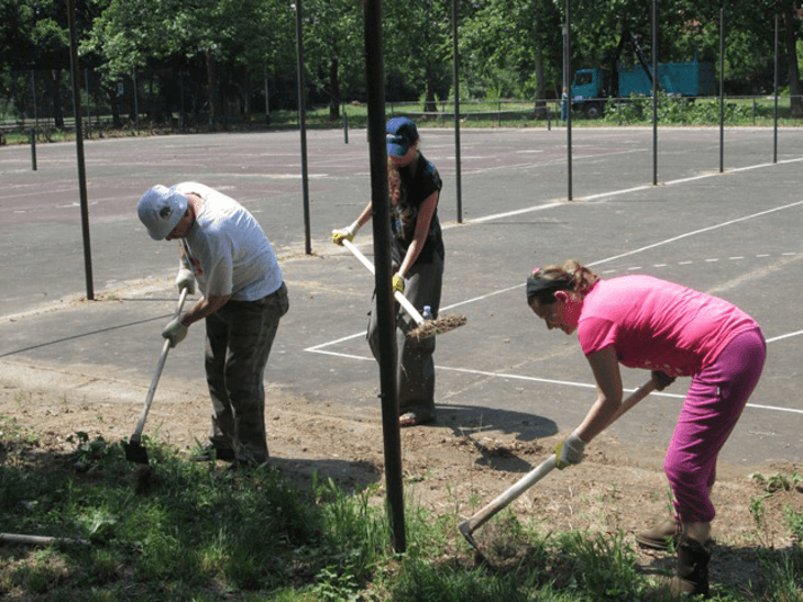 Engaging the long term unemployed by greening public spaces and through training