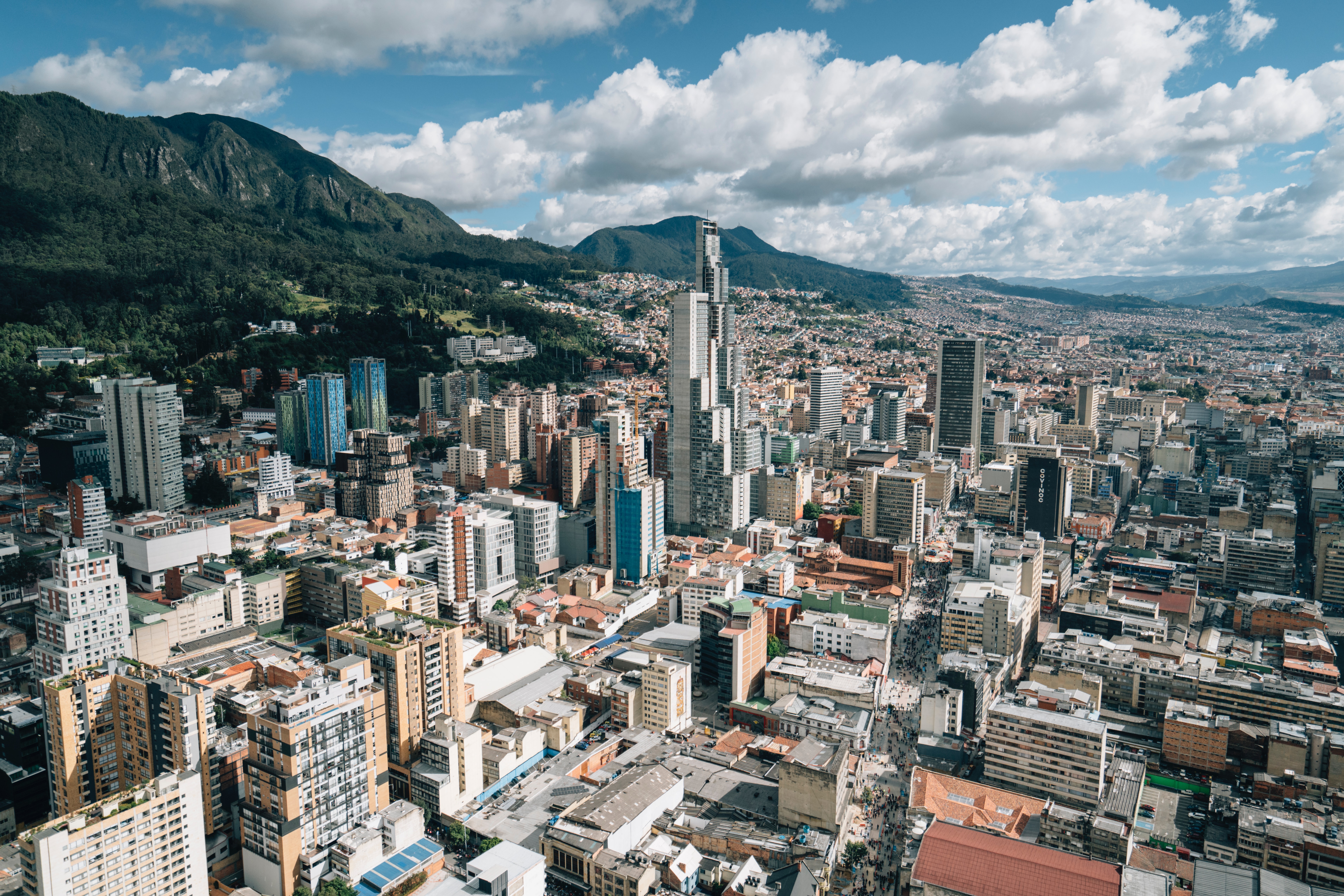 Колумбия. Санта-Фе-де-Богота столица. Богота столица Колумбии. Санта Фе де Богота. Богота небоскребы.