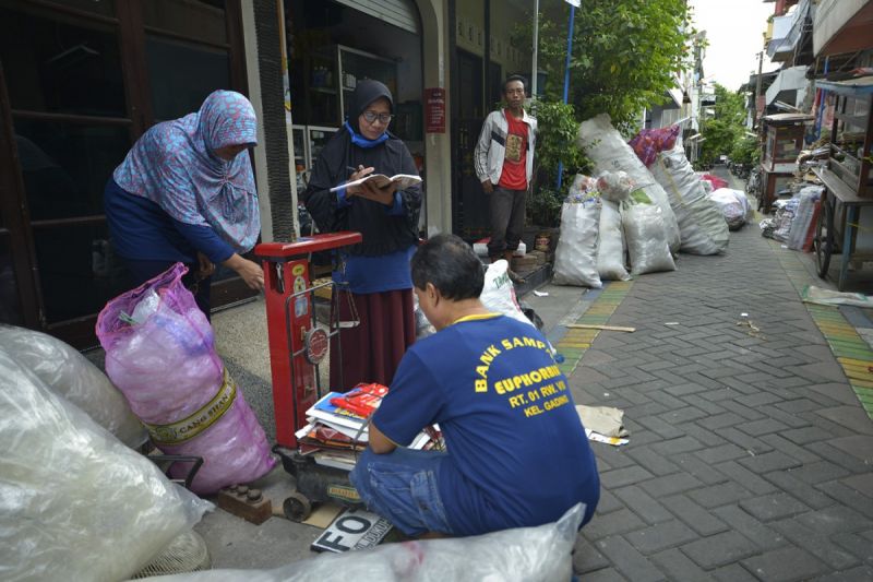 _Surabaya_recycling