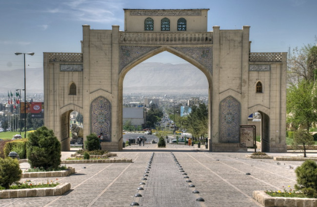Nasirolmolk mosqueQuran gate