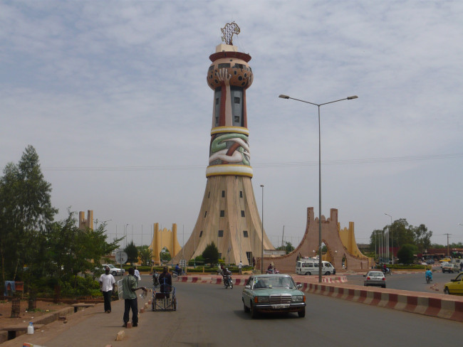 Tour d'afrique_BamakoCarré des martyrs_ BamakoPyramide du souvenir Bamako