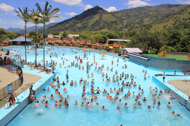 Valle de Aburrá - MontañasValle de Aburrá -  Parque Metropolitano de las AguasValle de Aburra - Puente Carrera 80