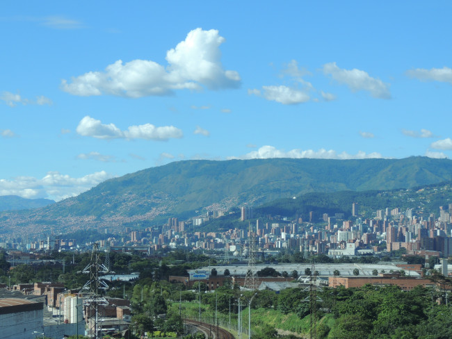 Valle de Aburrá - MontañasValle de Aburrá -  Parque Metropolitano de las AguasValle de Aburra - Puente Carrera 80