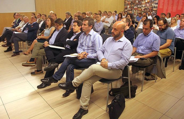 amb estrategias internacionales compartidas amb estrategias internacionales compartidas